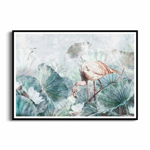 plakat-czarna-ramka-przod-flamingo-otulony-kwiatami.webp