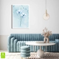Plakat Niebieskie kwiaty I biała ramka w pokoju