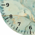 zegar-scienny-zlota-abstrakcja-30x30-koło-cyfry-fragment.webp