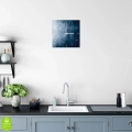 zegar-scienny-ombre-w-stylu-skandynawskim-30x30-kwadrat-kreski-wnetrze.webp
