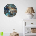 Zegar-30x30-kolo-kreski-biale-wnetrze-struktura-granitu-z-refleksami-pomaranczy-i-turkusu.webp