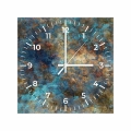 Zegar-30x30-kwdrat-cyfry-biale-przod-struktura-granitu-z-refleksami-pomaranczy-i-turkusu.webp