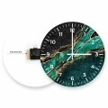 Zegar-30x30-kolo-cyfry-biale-mechanizm-malachitowe-zloto.webp
