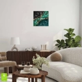 Zegar-30x30-kwdrat-cyfry-biale-wnetrze-malachitowe-zloto.webp
