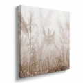 obraz-na-plotnie-bezowa-trawa-pampasowa-na-wietrze-bok-kwadrat.webp