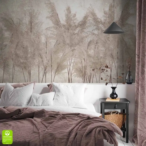 Beżowa fototapeta na wymiar z trawami pampasowymi – aranżacja sypialni w stylu japandi