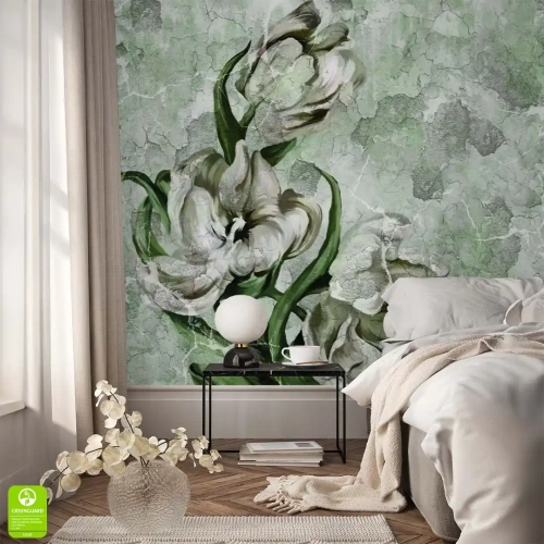 Fototapeta na wymiar z pastelowymi tulipanami na zielonym tle, elegancka dekoracja ścienna do salonu i sypialni