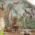 Fototapeta na wymiar – dekoracyjna tapeta ścienna z dżunglą, lwem, żyrafą, słoniem i papugą do pokoju dziecięcego lub żłobka