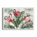 plakat-drewniana-ramka-przod-flamingi-w-zielonych-lisciach.webp