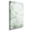 obraz-na-plotnie-z bialymi-kwiatami-na-teksturowym-szarozielonym-tle-bok-pion.webp