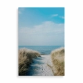 obraz-na-plotnie-malowniczy-widok-morza-sciezka-przez-wydmy-na-plazy-przod-pion.webp