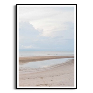 Plakat - Pejzaż Plaży z Morzem, Piaskiem i Chmurami, Minimalistyczny Krajobraz do Salonu lub Sypialni
