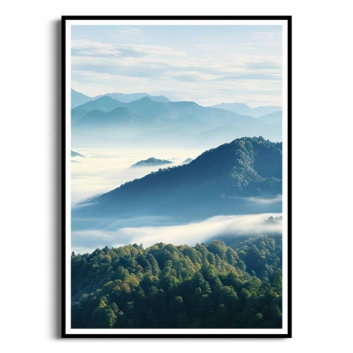 plakat-czarna-ramka-przod-szczyty-gorskie-w-chmurach.webp