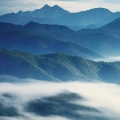 plakat-fragment-szczyty-gorskie-w-chmurach-III.webp