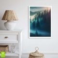 plakat-bez-ramki-wnetrze-mglisty-las-w-gorach.webp