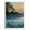 plakat-srebrna-ramka-przod-wschod-slonca-nad-lasem-we-mgle-I.webp