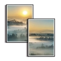 zestaw-plakatow-przod-wschod-slonca-nad-lasem-we-mgle.webp