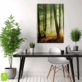 obraz-na-plotnie-las-o-poranku-pionowy-wnetrze.webp