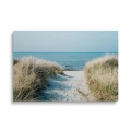 obraz-szklo-malowniczy-widok-morze-sciezka-przez-wydmy-na-plazy-przod.webp