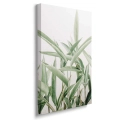 obraz-na-plotnie-duze-zielone-liscie-bok-pion.webp