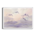 plakat-srebrna-ramka-przod-lecace-labedzie-w-chmurach.webp