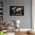 obraz-na-szkle-akrylowym-mapa-swiata-w-stylu-vintage-na-czarnym-tle-wnetrze_web.webp