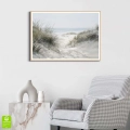 plakat-drewniana-ramka-wnetrze-wydmy-nad-morzem-z-trawami.webp