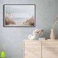 plakat-czarna-ramka-wnetrze-plaza-z-trawami.webp