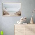 plakat-drewniana-ramka-wnetrze-plaza-z-trawami.webp
