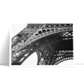 plakat-bez-ramki-przod-wieza-eiffla-w-pochmurny-dzien.webp