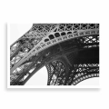 plakat-bez-ramy-wieza-eiffla-w-pochmurny-dzien.webp