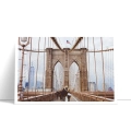 plakat-spacer-po-moscie-brooklyn-bridge.webp