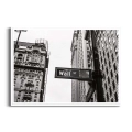 Plakat-wall-street-w-szarosciach-biala-rama_web.webp