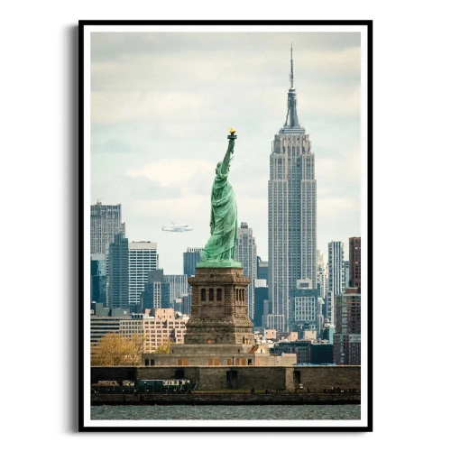 Plakat-statua-wolnosci-na-tle-nowego-jorku-czarna-ramka_web.webp