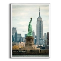 Plakat-statua-wolnosci-na-tle-nowego-jorku-srebrna-ramka_web.webp
