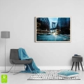 Plakat-Manhattan-Bridge-miedzy-budynkami- drewniana-ramka- wnetrze_web.webp