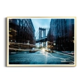 Plakat-Manhattan-Bridge-miedzy-budynkami-zlota-ramka_web.webp