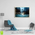 Plakat-Manhattan-Bridge-miedzy-budynkami-zlota-ramka-wnetrze_web.webp