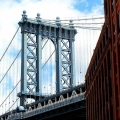 Plakat-zolta-taksowka-na-tle-manhattan-bridge-fragment_web.webp