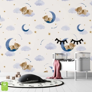 Tapeta na wymiar - Śpiące Misie na Księżycu – Bajkowa dekoracja do pokoju dziecka, niebieskie chmury i złote gwiazdki, pastelowy styl akwarelowy 
