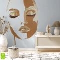 fototapeta-na-wymiar-zloty-makijaz-portret-twarzy-boho-glamour-bezowa-wnetrze-3_web.webp