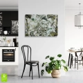 Obraz-poziom-wnetrze-nowoczesny-botaniczny-wzor-z-lisci-i-kwiatow-w-zgaszonej-zieleni_web.webp