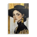 Obraz-na-szkle-pion-przod-zlota-elegancja-portret-kobiety-w-czarnym-kapeluszu_web.webp