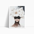 Plakat-bok-kobieta-z-bialymi-kwiatami_web.webp