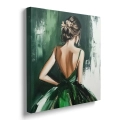 Obraz-plotno-kwadrat-bok-kobieta-szmaragdowa-suknia_web.webp