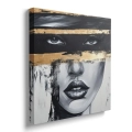 Obraz-na-plotnie-kwadrat-bok-portret-glamour-hipnotyzujace-spojrzenie_web.webp