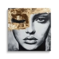 Obraz-na-plotnie-kwadrat-kobiece-spojrzenie-artystyczny-portret-kobiety_web.webp