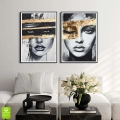 zestaw-2-plakatow-portrety-kobiety-zlote-pasy-glamour-salon-wnetrze_web.webp