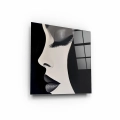 Obraz-na-szkle-kwadrat-bok-minimalistyczny-portret-kobiety_web.webp