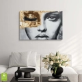Obraz-na-szkle-poziom-wnetrze-kobiece-spojrzenie-artystyczny-portret-kobiety_web.webp